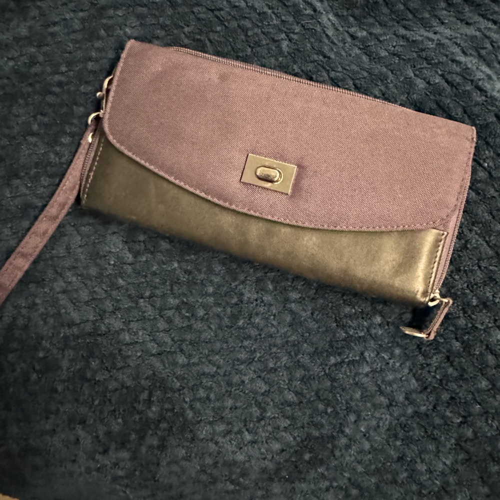 Travelon Zpper Two-Tone RFID Blocking Clutch excellent condition